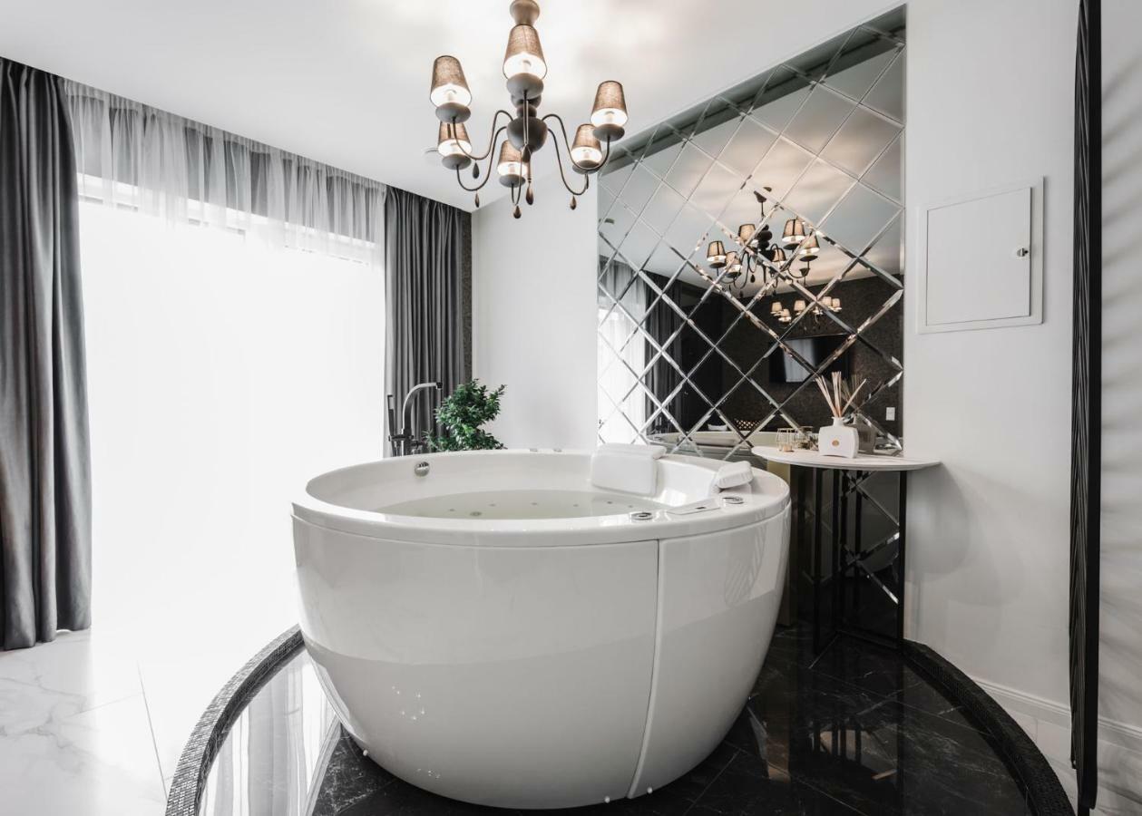 Luxury Suites Kaunas, Self-Check In ภายนอก รูปภาพ