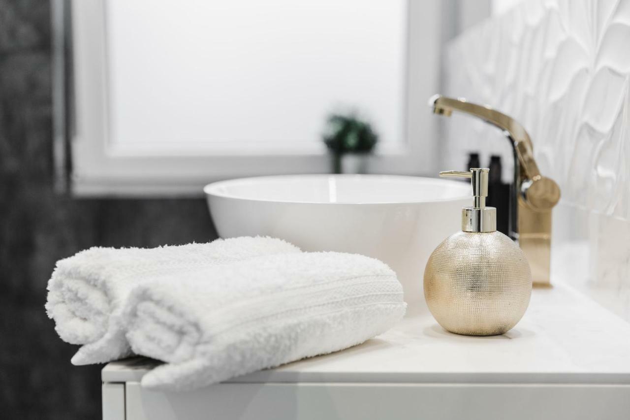 Luxury Suites Kaunas, Self-Check In ภายนอก รูปภาพ