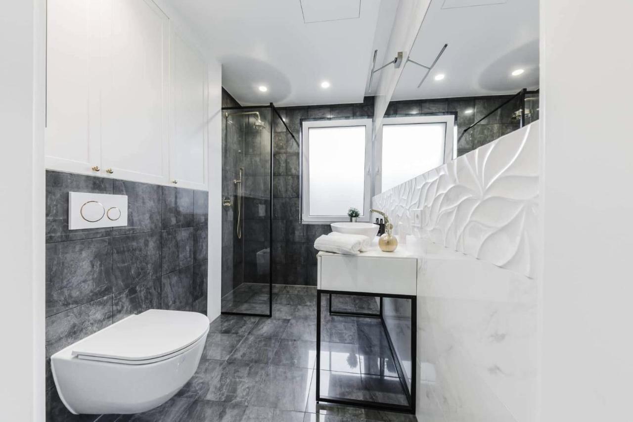 Luxury Suites Kaunas, Self-Check In ภายนอก รูปภาพ