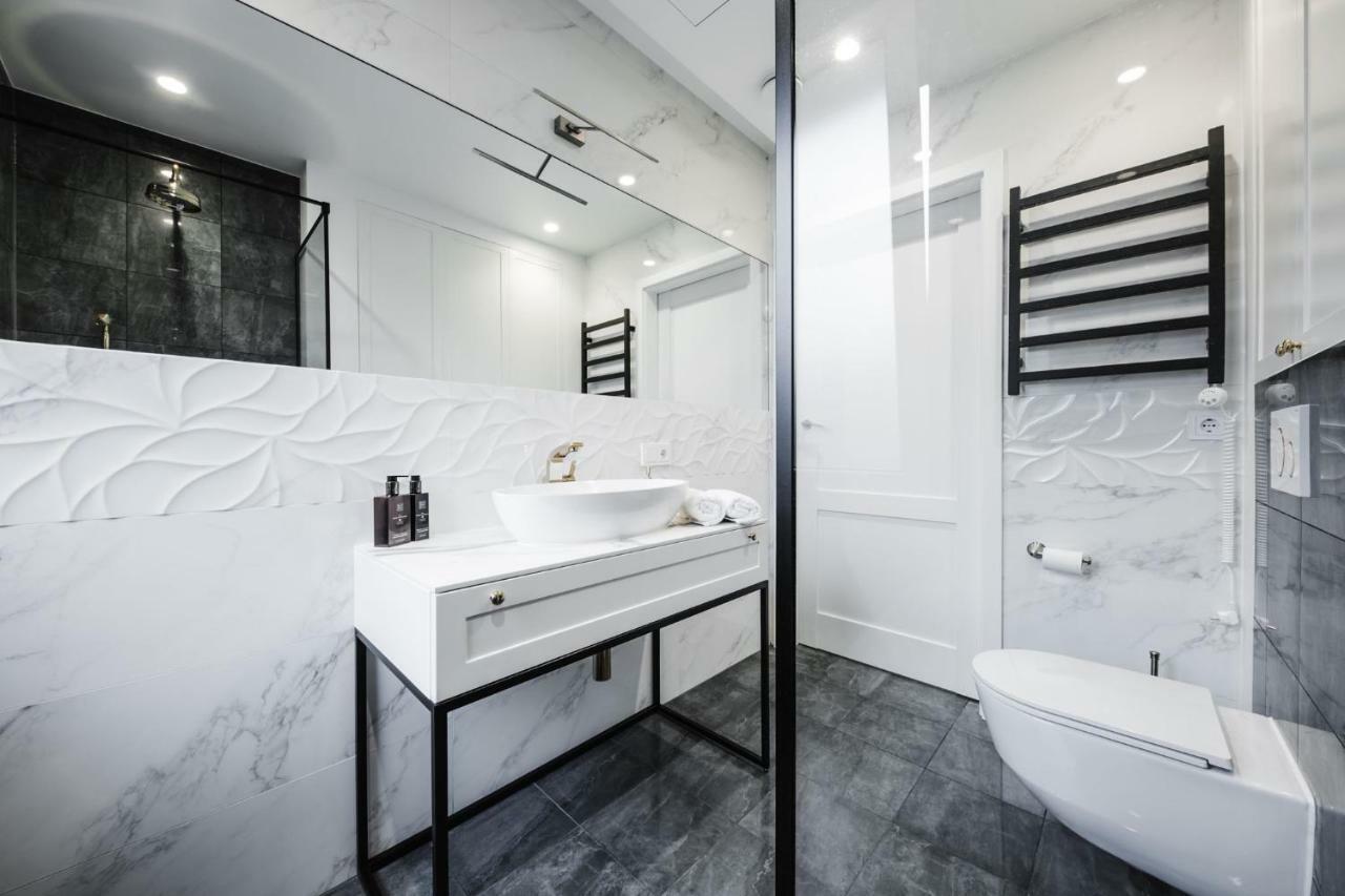 Luxury Suites Kaunas, Self-Check In ภายนอก รูปภาพ